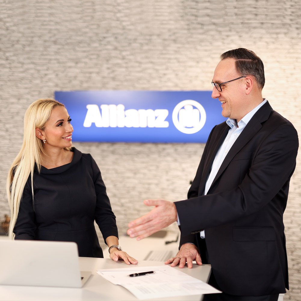 Esra Kul und Jörg Riccius im Beratungsgespräch